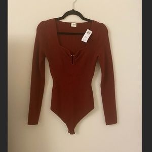 ABERCROMBIE SWEATER BURGUNDY BODYSUIT WITH HARDWARE NECKLINE